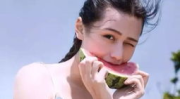 娱乐吃瓜头像女生图片,揭秘娱乐圈美女吃瓜瞬间